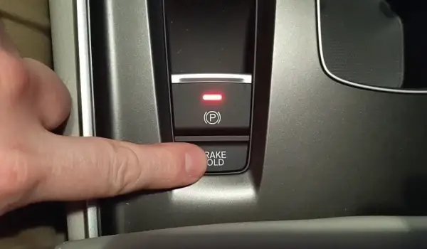 علت روشن شدن چراغ اتو هلد